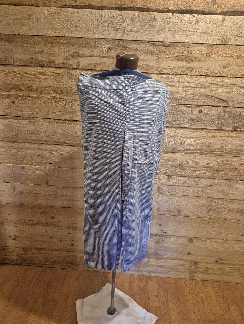 5/$30 Or 10/$50 Women's Blue Micro-Check 3/4 Pants